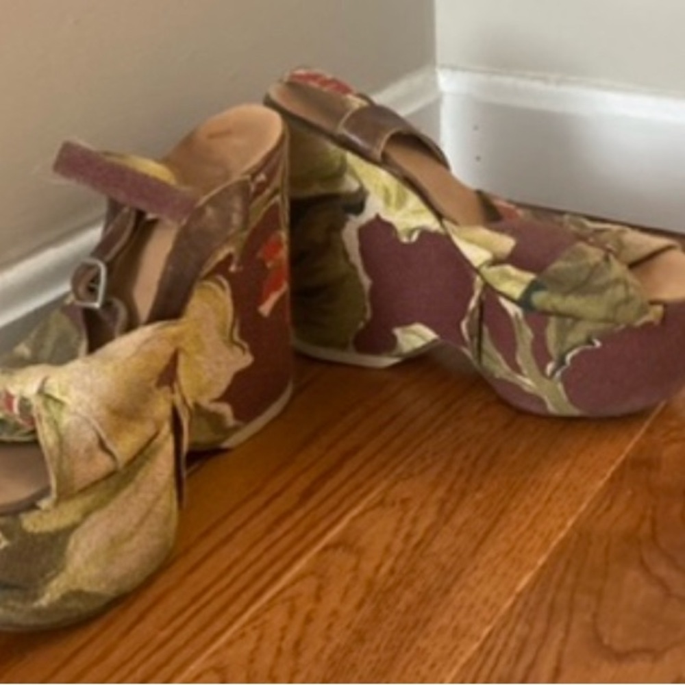 Stylish Brown and Green Platform Shoes Fabric and leather